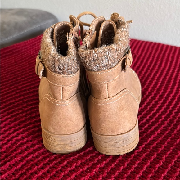 Girls Tan Ankle Boots size 4 - Picture 3 of 4